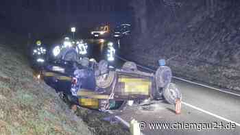 Oberbergkirchen: Autofahrer aus Kreis Traunstein (26) überschlägt sich und wird verletzt: Rettungskräfte im... - chiemgau24.de