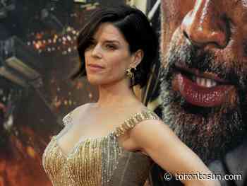 Neve Campbell was dragged through forest by bear on movie set - Toronto Sun