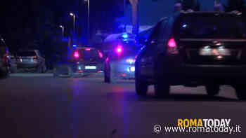 Panico a Torrevecchia: ubriaco e drogato si scaglia contro i carabinieri e prende a calci l'auto di servizio