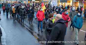 Monheimsallee gesperrt: Impfpflicht-Gegner protestieren, Gegendemonstranten auch