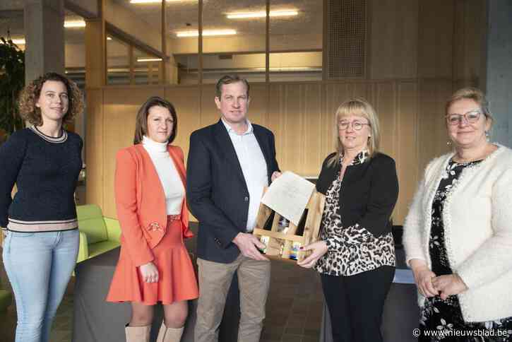 Schrijnwerker Alexander krijgt zilveren ereteken als Laureaat van de Arbeid