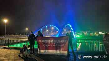 Migration Polen Belarus: Demo an der Stadtbrücke Frankfurt (Oder) fordert humanitären Korridor für Flüchtlinge - moz.de