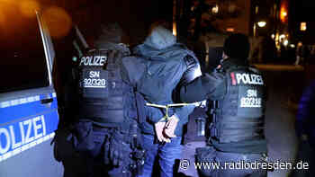 Rangeleien und Festnahme bei Corona-Demo in Dresden - Radio Dresden