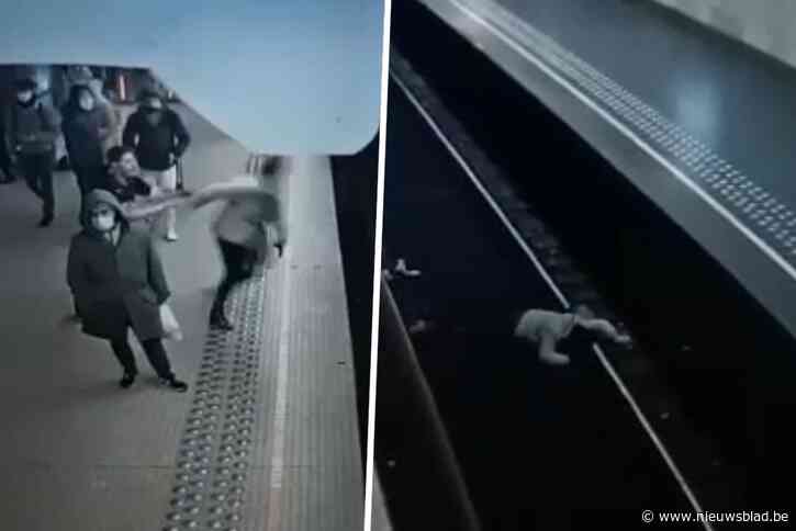 Vrouw opzettelijk op Brussels metrospoor geduwd: verdachte is 23-jarige Fransman