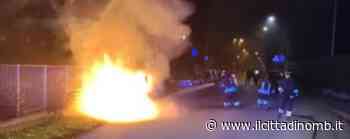 Monza, automobile prende fuoco in via Grigna: arrivano i vigili del fuoco - Cronaca, Monza - Il Cittadino di Monza e Brianza