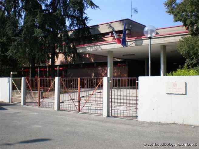 Modena, sospesa (e multata) la prof senza mascherina: gli alunni si erano ribellati, andando a casa - Corriere della Sera