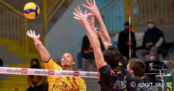 Covid e volley: Vibo Valentia-Modena, giocatori in campo con le mascherine. FOTO - Sky Sport