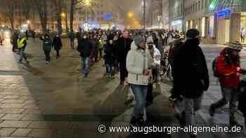 2800 Corona-Demonstranten ziehen durch die Innenstadt