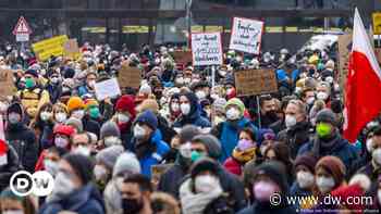 Germany: Thousands protest coronavirus pandemic policies - DW (English)