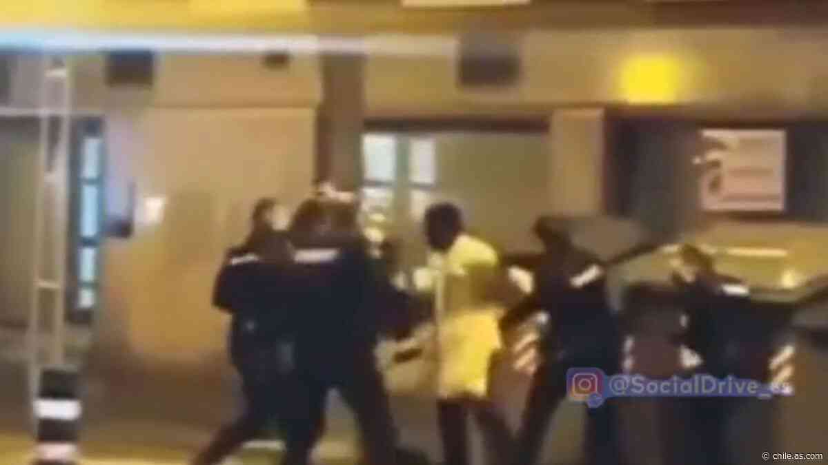Un hombre grita por la calle y acaba peleando contra 8 policías en Córdoba - AS Chile