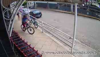 Itaperuna – Homem furta bicicleta no espaço externo de loja - O Diário do Noroeste