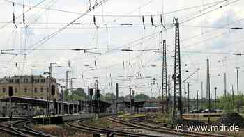 Riesa reißt Brücke ab - Behinderungen im Bahnverkehr - MDR