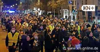 Demo: 2200 Menschen protestieren in Kiel gegen die Corona-Politik - Kieler Nachrichten