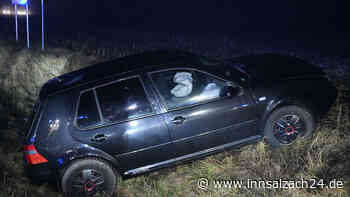 Bei Nebel zu schnell unterwegs: Auto prallt gegen Böschung - Bub (14) verletzt