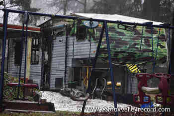 Fire destroys trailer on Muir Road in Courtenay – Comox Valley Record - Comox Valley Record