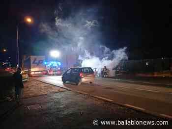 AUTO A FUOCO SULLA PROVINCIALE, TRE ILLESI. VIGILI DEL FUOCO DI LECCO ALL'OPERA – Ballabio News – Quotidiano online di Ballabio, Morterone e Piani dei Resinelli - Ballabio News