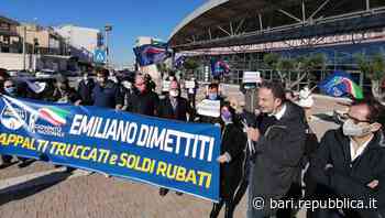 Bari, il flashmob di Fratelli d'Italia davanti all'ospedale in Fiera: "Cattedrale nel deserto, Emiliano si di… - La Repubblica