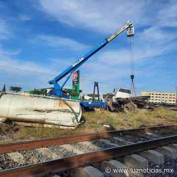Tren arrolla una pipa en La Cruz de Elota - Luz Noticias