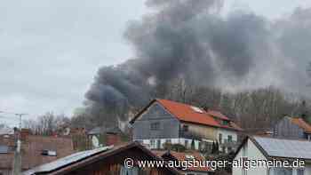 Feuerwehr rückt zu Brand in Apfeldorf aus