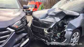 Mehrere Autos auf B15 in Unfall verwickelt