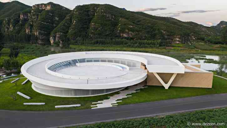 Spiralling ramp surrounds arts centre in China by Syn Architects
