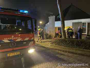 Buren halen man uit woning na brand in keuken Lelieveld Nieuwerkerk aan den IJssel - Nieuws op Beeld