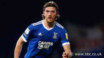 Emyr Huws: Colchester United sign former Ipswich Town midfielder