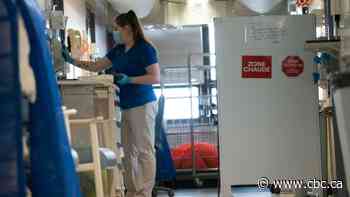 Quebec calls on bureaucrats to work in hospitals amid staffing shortage