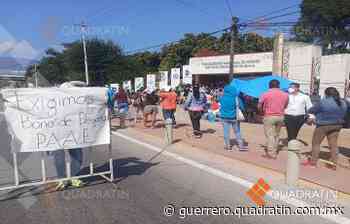 También bloquean en Iguala trabajadores de la SEG que exigen pagos - Quadratin Guerrero