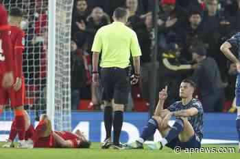 Con 10 hombres, Arsenal iguala sin goles en Liverpool - AP News