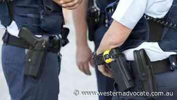 Knife-waving man shot by cops after attack - Western Advocate