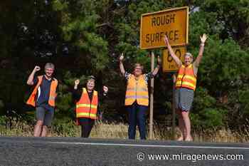 Community celebrates Lavers Hill-Cobden Road reconstruction - Mirage News