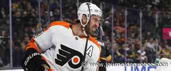 Une autre tuile tombe sur la tête de Kevin Hayes