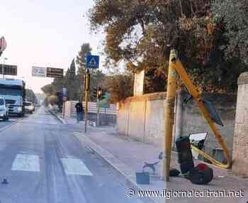 Trani, si schianta semaforo in via di Francia: nessuna conseguenza - ilgiornaleditrani - Radio Bombo