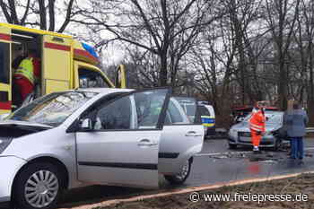 Ein Verletzter und 8000 Euro Blechschaden nach Unfall - Freie Presse