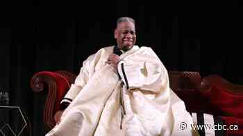 André Leon Talley, former editor-at-large at U.S. Vogue, dead at 73
