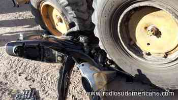 Motociclista murió tras chocar con un tractor en San Carlos - Radio Sudamericana