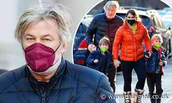 Alec Baldwin takes his children to New York's Museum of Natural History