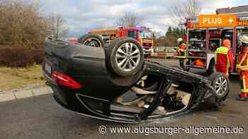 Kreisverkehr überfahren: Autofahrer aus dem Kreis Neu-Ulm schwer verletzt - Augsburger Allgemeine