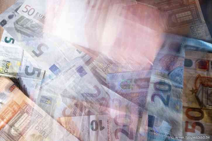 Politie vindt drugs en 990 euro cash geld na controle van een voertuig