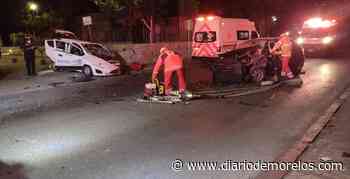 Fuerte choque en avenida San Diego, de Cuernavaca, deja 2 prensados - Diario de Morelos