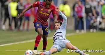 LAFC contrata a mediocampista español Ilie Sánchez - Los Angeles Times