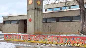 Marodes Gebäudeensemble: Hallenbad, Schule und Turnhalle in Gechingen  sanierungsbedürftig