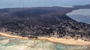 Vulkanausbruch bei Tonga: Nachbarstaaten senden Hilfe per Schiff - tagesschau.de