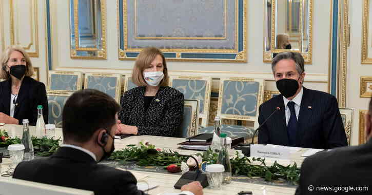 Blinken Visits Ukraine, Warning of ‘Short Notice’ Russian Attack - The New York Times