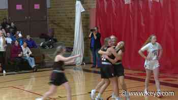 St. Clair's Kayli Hinze scores 1000th point in Cyclones victory - KEYC