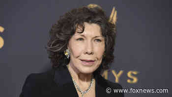 Lily Tomlin to receive 'Movies for Grownups' award