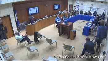 Norfolk school officials vote to keep mask mandate, defying Gov. Youngkin's order