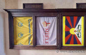 La bandiera del Tibet al Comune di Foligno « ilTamTam.it il giornale online dell'umbria - Tam Tam