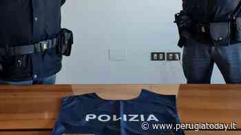 Si piazza davanti un supermercato di Foligno armato di machete e coltello: i clienti lanciano l'allarme, fermato dalla Polizia - PerugiaToday